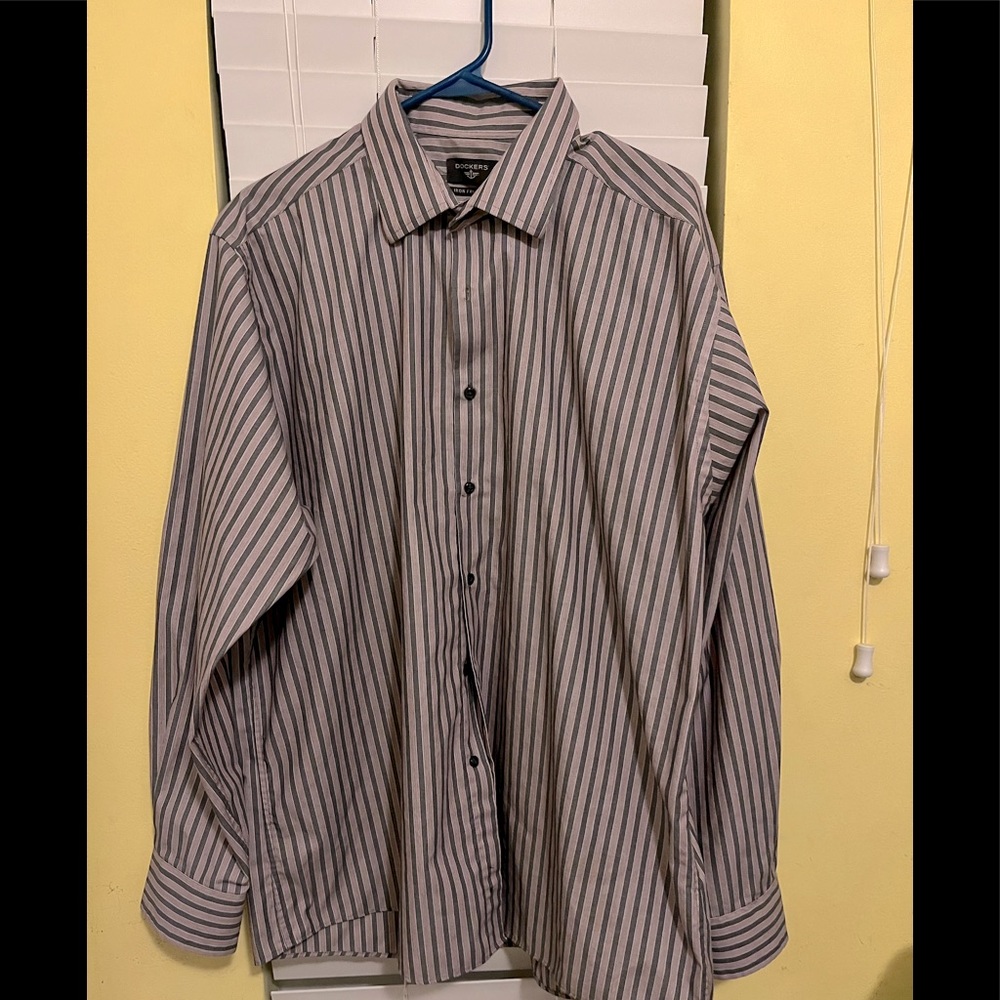 ❤️2 for $10❤️ Dockers iron free fitted long sleeve dress shirt